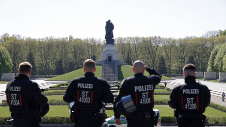 Berliner Polizei schlägt zu: Totale Symbolik-Sperre für Russland und Sowjetunion an Gedenktagen