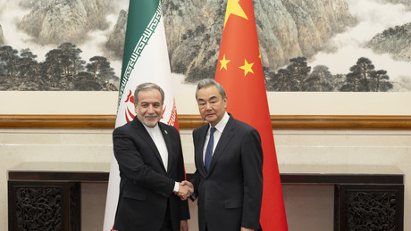 Schock-Diplomatie vor Trumps China-Reise: Irans Außenminister trifft heimlich Chinas Spitze!
