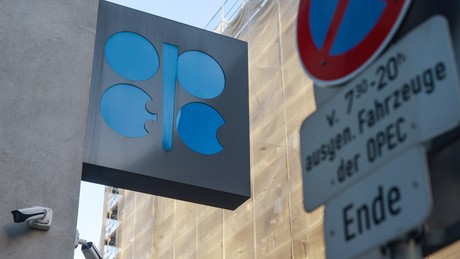 OPEC-Förderung stürzt auf 36-Jahres-Tief – Ölpreis-Schock im April!