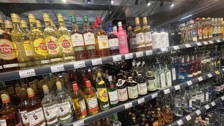 Skandal! Ärzteverband verlangt radikales Verkaufsverbot für Schnaps