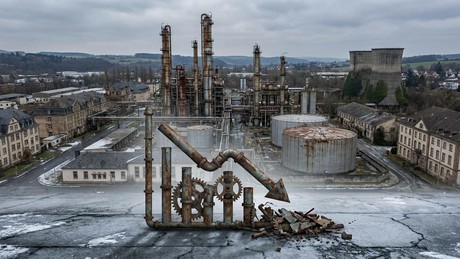 Europas Chemiegiganten stürzen ab: Die Industrie kollabiert wie ein Kartenhaus