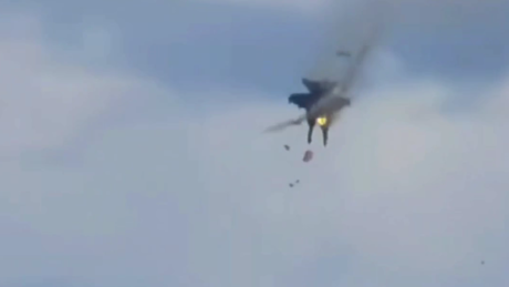 Chaos am Himmel! Schock-Video zeigt brutale Kollision zweier US-Kampfjets bei Airshow