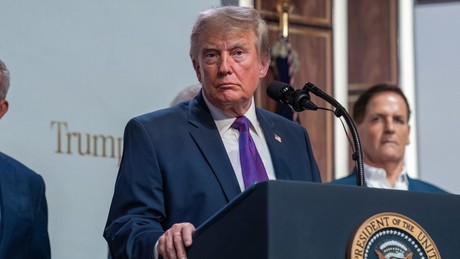 Ölpreise stürzen ab: Trump sagt überraschend Angriff auf Iran ab!