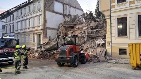 Drama in Görlitz: Haus stürzt ein – Rettungskräfte im Wettlauf gegen die Zeit!