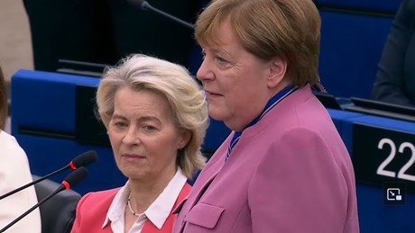 EU-Zensur-Tsunami: Merkel will „vermeintlich soziale Medien“ mit neuem Gesetz zerschlagen!