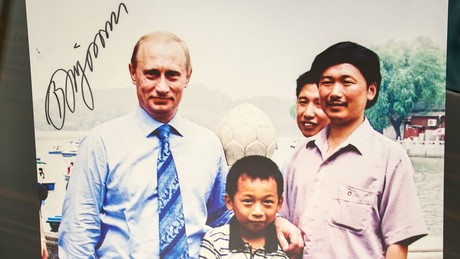 Putins spektakuläres Wiedersehen: 26 Jahre später trifft er chinesischen Top-Ingenieur Peng Pai