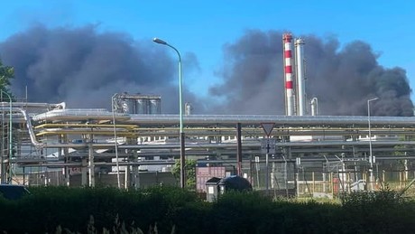 Tödliche Explosion in ungarischer Raffinerie – Ein Toter und mehrere Schwerverletzte