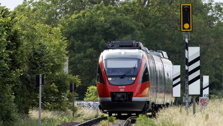 Albtraum im Pfingsturlaub: Zwei Stunden Geisterfahrt – Zug bleibt stehen, Passagiere sitzen fest