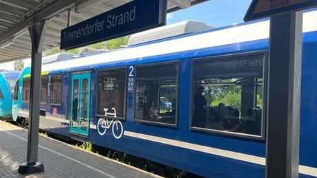 Chaos an der Küste: Bäderbahn-Aus in Schleswig-Holstein bringt Pendler und Urlauber in Rage