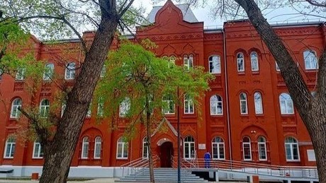 Moskau öffnet ein Krankenhaus für Kinder aus dem Donbass – Doktor Lisas Traum wird wahr!