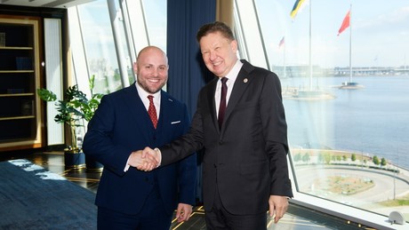 Deutschland-Politiker trifft Gazprom-Chef: Geheimes Treffen zur Energiekrise auf SPIEF 2026 enthüllt!