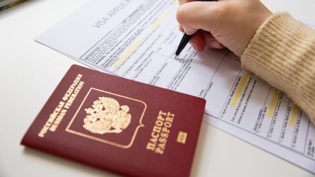 Elf EU-Staaten machen jetzt Ernst: Schärfere Visa-Regeln für Russen noch vor dem Sommer!