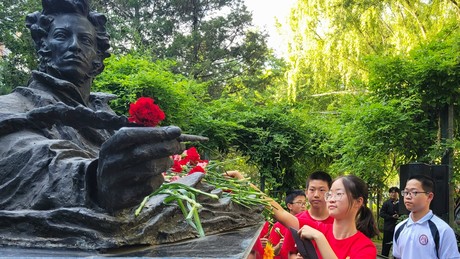 Peking feiert Russisch-Tag mit spektakulärer Kulturzeremonie