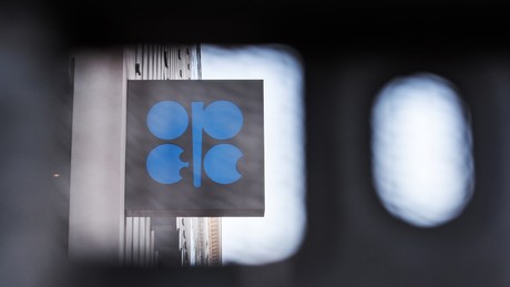 OPEC+ dreht den Ölhahn weiter auf: Rekord-Erhöhung der Förderquoten!