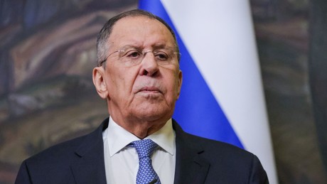 Putin schockiert mit Front-Prognose: Lawrow warnt vor ernster Lage