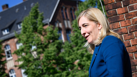 Skandal! Gesundheitsministerin Warken erklärt Pflege den Krieg