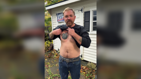 USA-Skandal: Nazi-Tattoo-Kandidat gewinnt Vorwahl – Wie konnte das passieren?