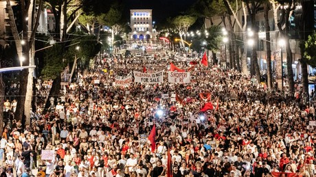 Albanien erhebt sich: Der wütende Widerstand gegen Kushners umstrittenes Mega-Projekt