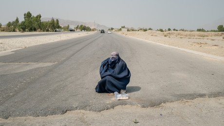 Proteste in Afghanistan: Taliban schicken Scharfschützen auf die Dächer – Frauen trotzen dem Terror