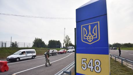 Ukrainer in Panik: Riesige Schlangen an der Grenze – Massenflucht aus der Heimat