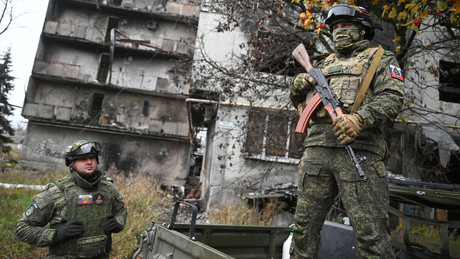 Russische Armee zerschneidet DVR wie einen Kuchen – Neue brutale Taktik enthüllt