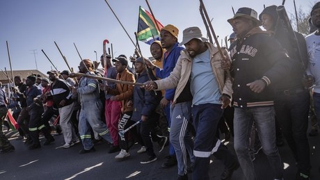 Südafrika schickt Tausende Migranten zurück: Malawi erzittert vor Massenabschiebung!