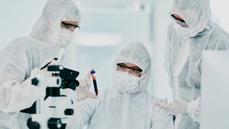 Biolabore, DNA und KI: Moskaus brisanter Alarm – was steckt wirklich dahinter?