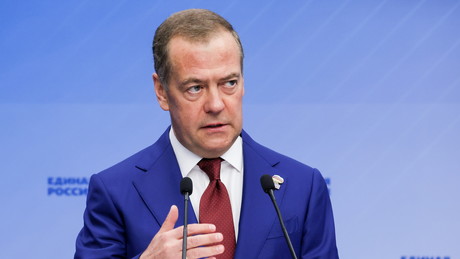 Medwedew nach Haager Urteil: “Zerschlagt Kiews Armee weiter!” – Russischer Ex-Präsident feuert Durchhalteparole