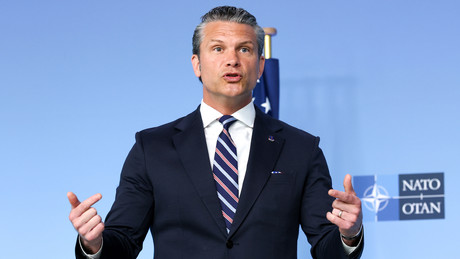 US-Verteidigungsminister: „NATO muss wieder ein knallhartes Militärbündnis werden“ – das ist der wahre Grund!