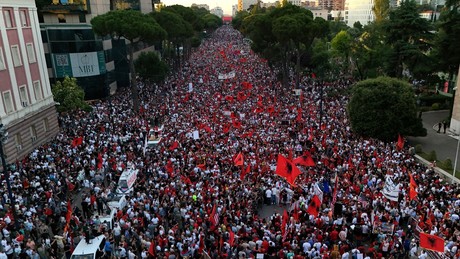 Albanien am Abgrund: Proteste eskalieren und reißen nicht ab!