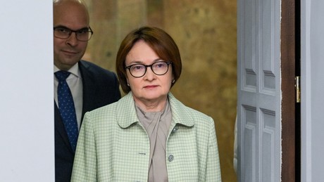 Schock für Kreditnehmer: Zentralbank hält Leitzins bis Jahresende über 12,5 Prozent