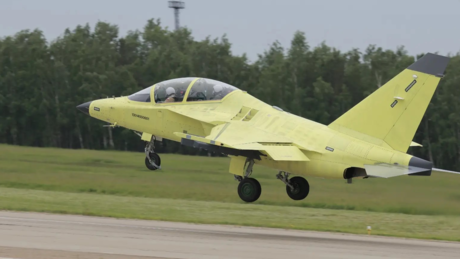 Sensation in der Luftfahrt: Jakowlews modernisierter Kampfjet Jak-130 feiert erfolgreichen Jungfernflug