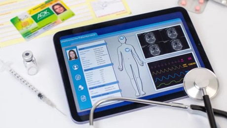 Skandal! Koalition will Betriebsärzten Tür zu Patientenakten öffnen