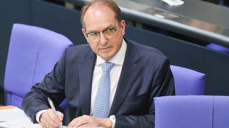 Skandal-Gesetz: Geheimdienste sollen heimlich Haus durchsuchen und Daten fälschen dürfen!