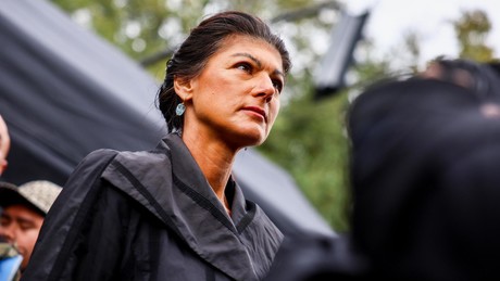 Wagenknecht fordert: „Lasst Ostdeutsche die DDR-Hymne wieder singen“
