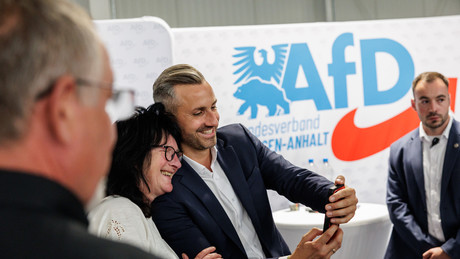 Deutschland spaltet sich: Neue Umfrage enthüllt dramatischen Riss zwischen Ost und West bei AfD-Frage