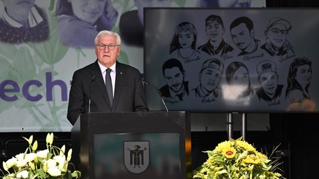 Steinmeier gedenkt „rechten Anschlags“ – Aber warum verschweigt er die Wahrheit über den Täter?