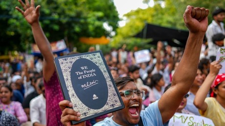 Kakerlaken-Chaos in Indien: Warum die Demonstranten trotz allem nicht aufgeben