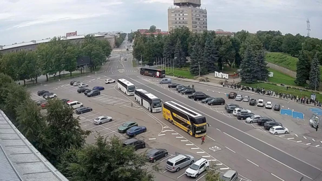 Chaos an der Grenze: Estnische Bürger stecken in endlosen Warteschlangen fest – Reise-Albtraum nach Russland