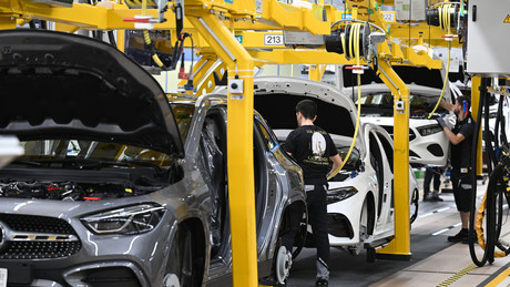 Schock für die Aktionäre: Mercedes-Benz kappt Umsatzprognose drastisch!