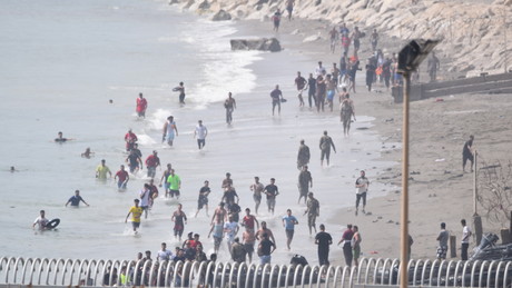 Chaos in Ceuta! Tausende Migranten stürmen spanische Exklave – Behörden schlagen Alarm und fordern Armee-Einsatz
