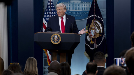Trump droht Iran mit Angriffen noch am Wochenende – Eskalation unmittelbar bevor!