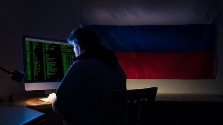 **Massen-Leak! Hacker legen Identitäten hunderter NATO-Geheimdienstler und -Militärs offen – Sicherheitsalarm!**