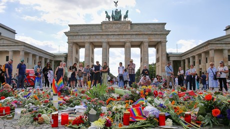 „Signal des Himmels“ oder „Parade der Schamlosigkeit“ – Priester wettert gegen CSD-Opfer