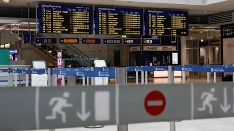 Chaos am Airport Nürnberg: Türkische Reisende liefern sich Massenschlägerei – Flugzeug-Verweis für elf Passagiere!