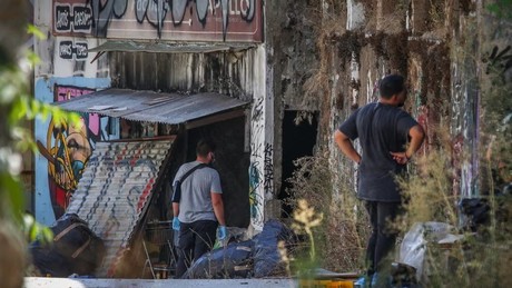 **Mord in Athen: NGO-Mitarbeiterin tot im Koffer – Afghane festgenommen**