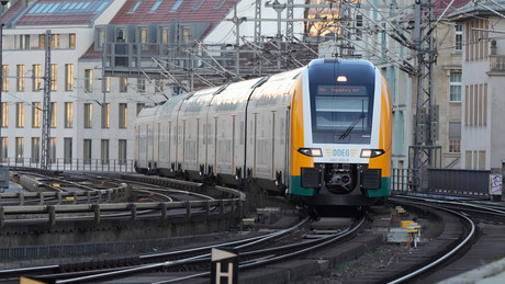 Baustellen-Chaos auf Brandenburgs Lebensader: Die wichtigste Bahnlinie des Landes steckt im Dauerstau