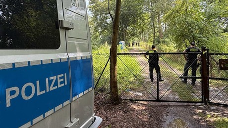 CSD-Amokfahrer unter Polizeischutz beerdigt: Ermittler präsentieren schockierenden Fund eines zweiten Handys!