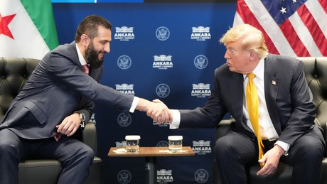 Syrien überrascht mit Kehrtwende: Angebot an USA, russische Ölimporte drastisch zu kürzen