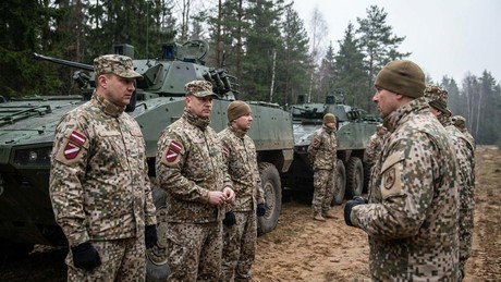 Europas Freiwilligen-Ruf: Wer zieht in den Baltikum-Krieg?